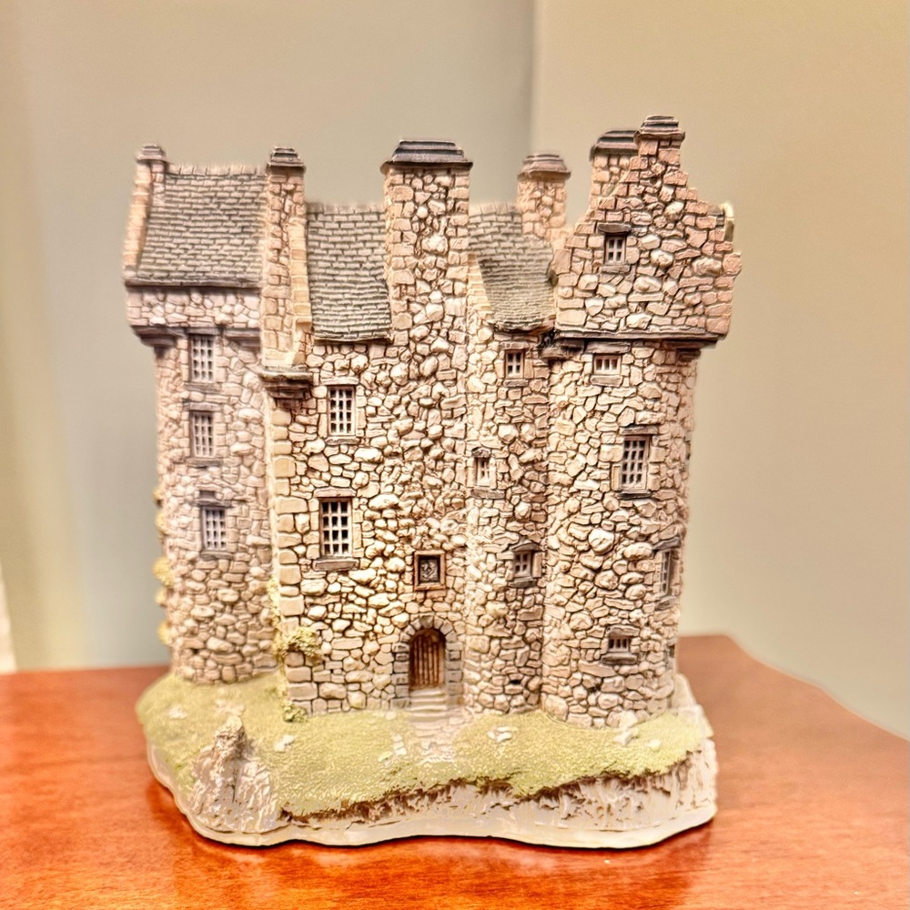Lilliput Lane Claypotts Castle